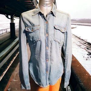 JUICY COUTURE | 💋👖Distressed Denim Button Down Long Sleeve Shirt| GUC ✨size M